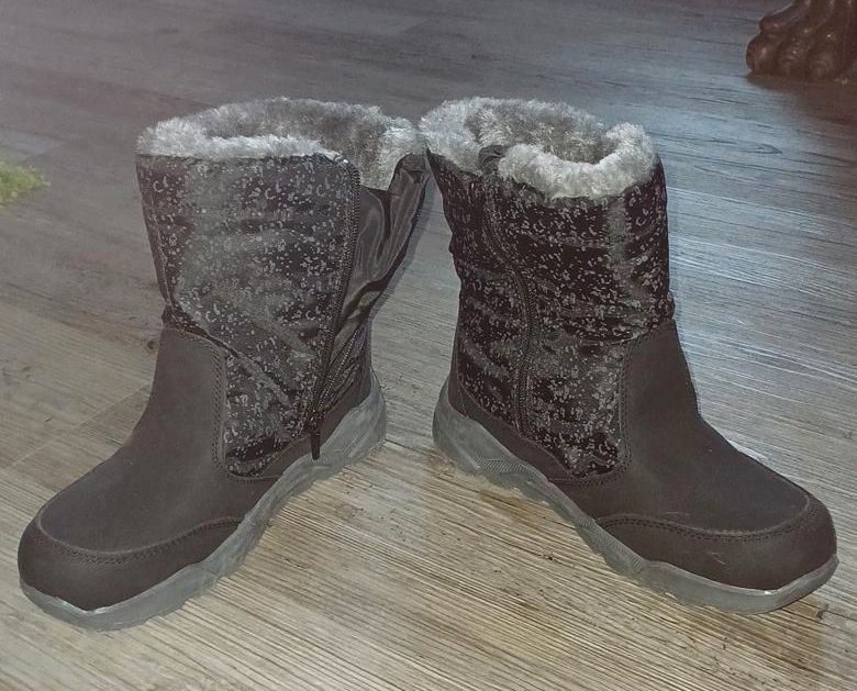 NEU Mädchen Winterstiefel Gr 37 schwarz grau in Karlsburg