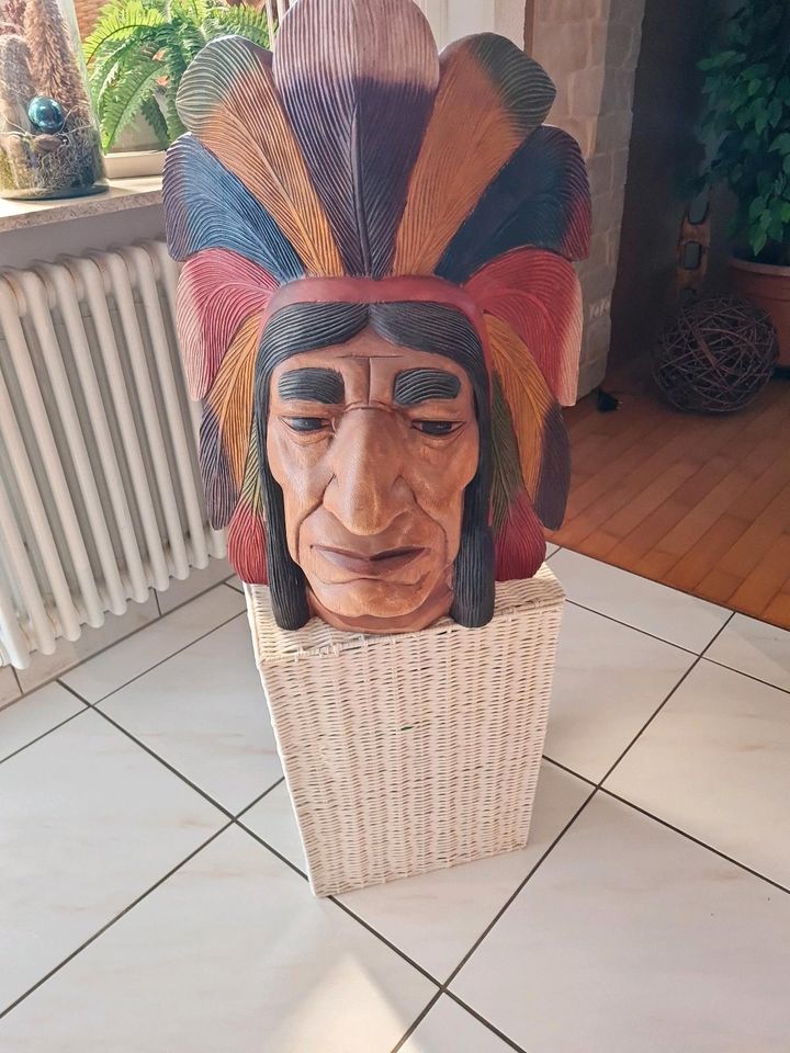 Indianer Skulptur/ Holz in Tengen