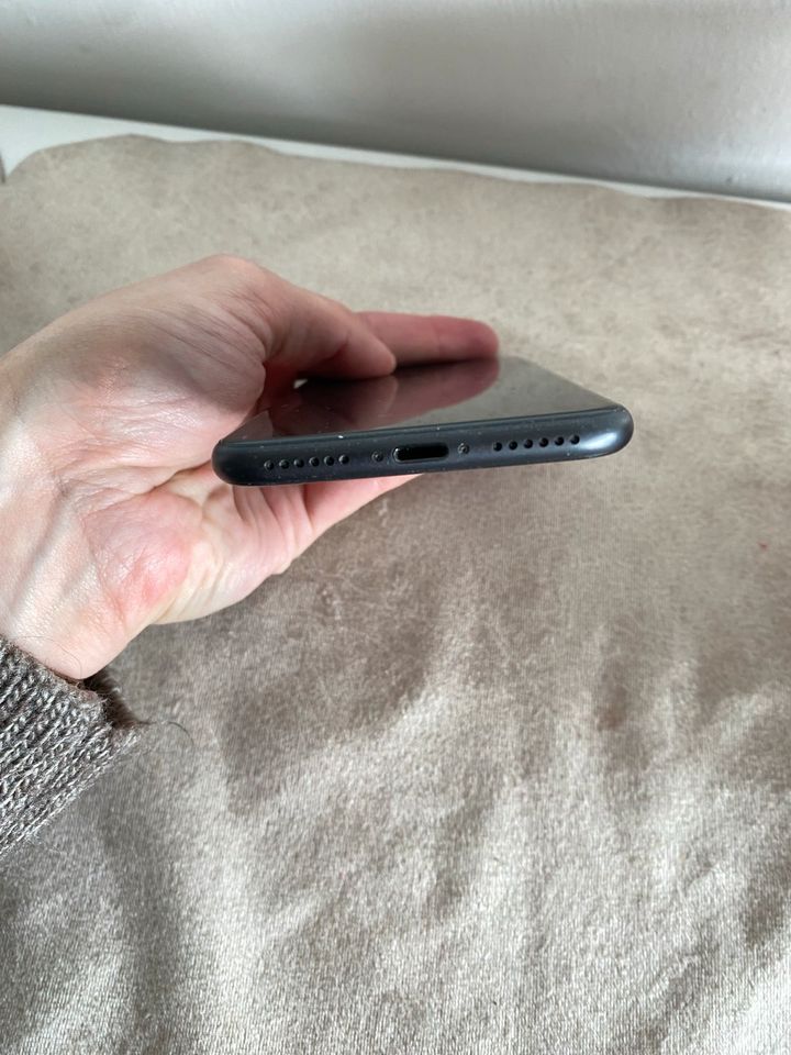 Iphone 8 schwarz 128GB in Lennestadt