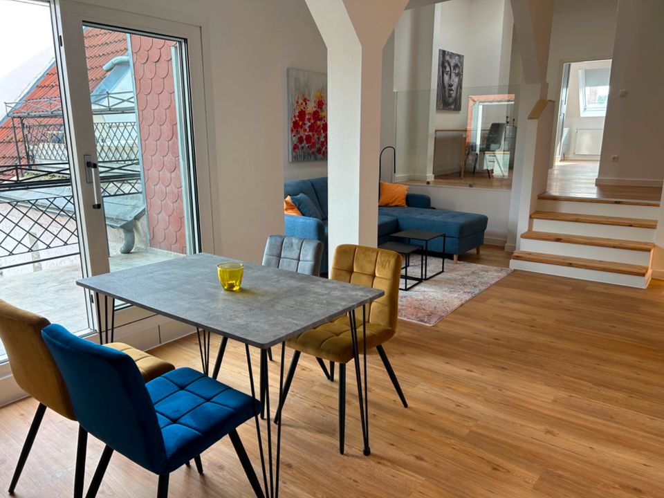 Auf Zeit: Dachgeschoß Wohnung Apartment Flat im Weitlingkiez in Berlin