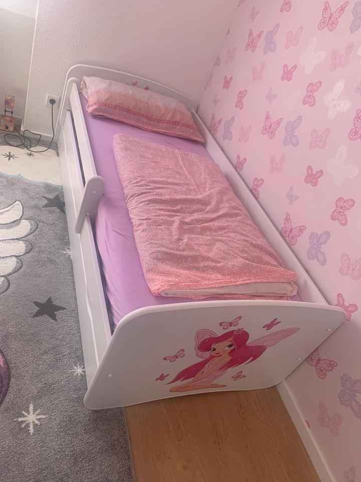 Kinderbett Mädchen inkl. Matratze 80x180 in Gießen