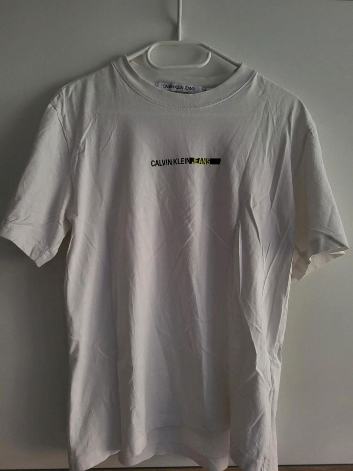 Weißes Calvin Klein Tshirt in Halle