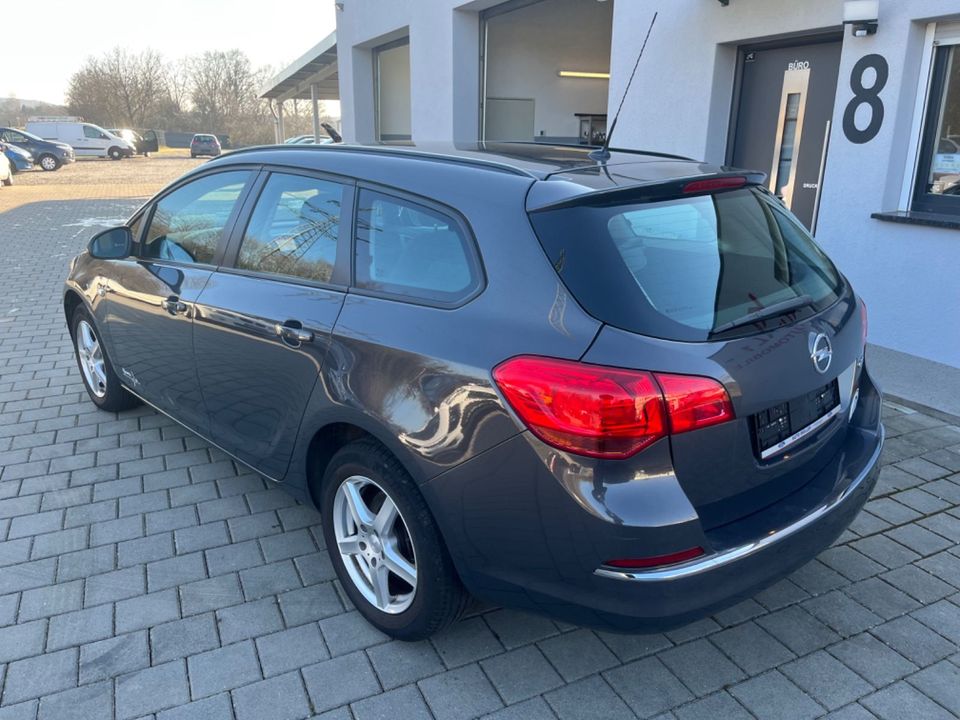 Opel Astra J Sports Tourer Selection in Schwalbach