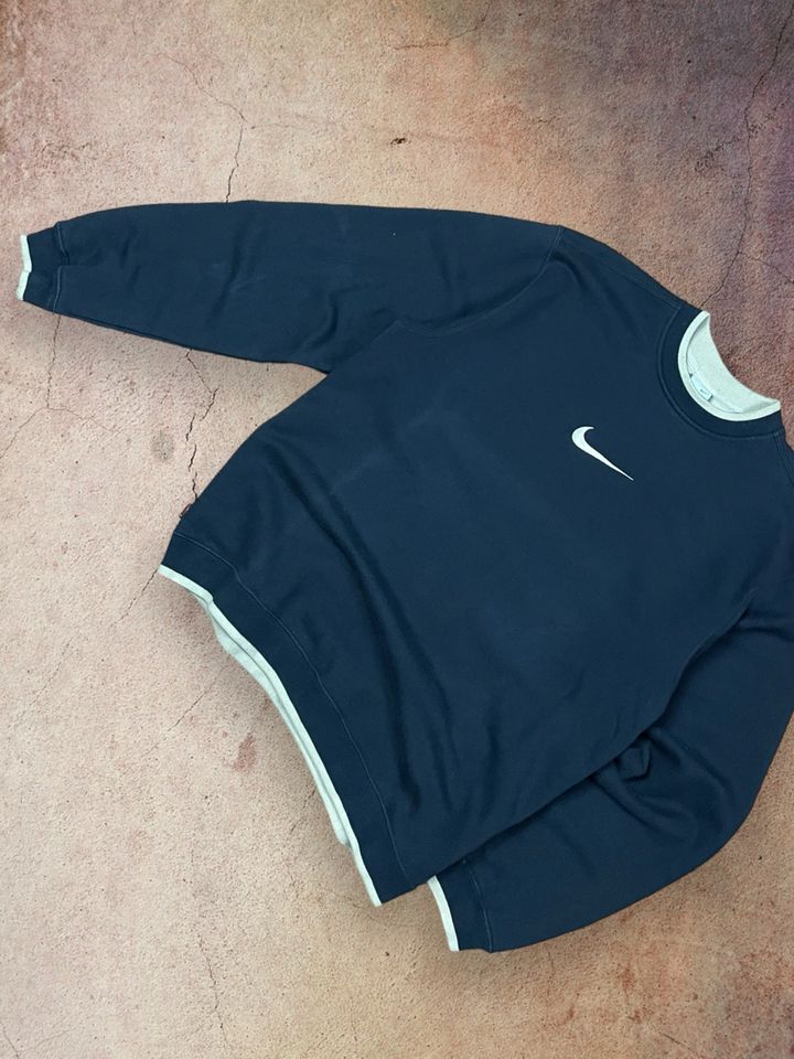 Nike Vintage Pullover  Crewneck Sweater Sweatshirt y2k 90s Pulli in Berlin