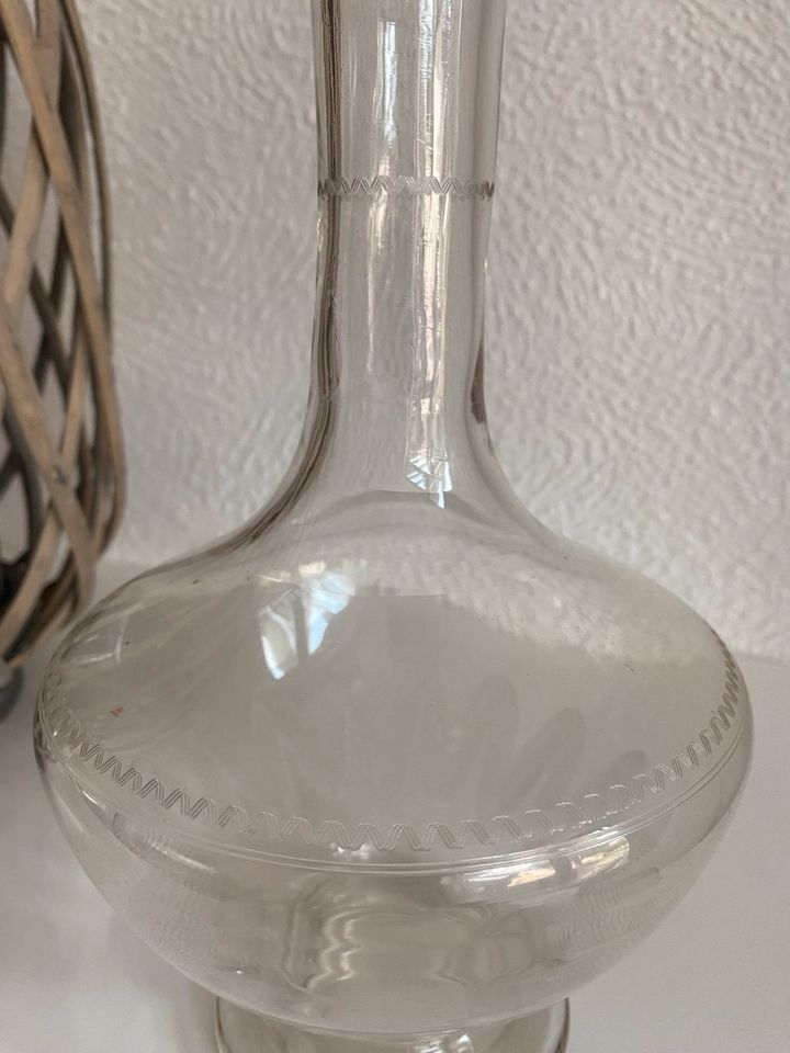 Antike Glas Karaffe Ätzdekor Likörflasche mit Stöpsel in Titz