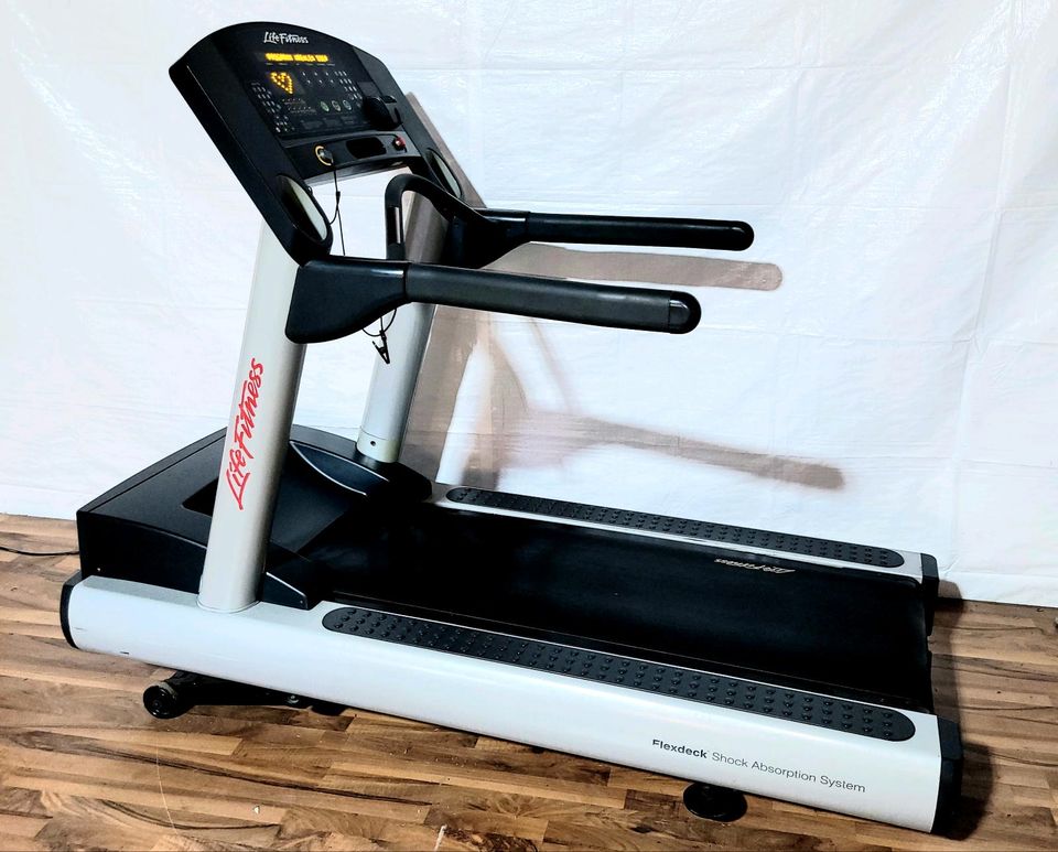 Profi Laufband Life Fitness 95T Integrity Technogym Precor Matrix in Bayern  - Regensburg | eBay Kleinanzeigen ist jetzt Kleinanzeigen