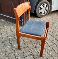 2x Vintage Teak Stühle 60er/70er Stuhl Teakholz Nordrhein-Westfalen - Krefeld Vorschau