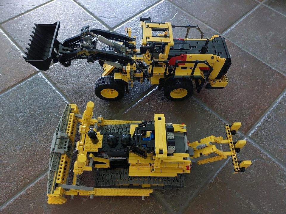 Lego Technic 8275 Bulldozer und 42030 Radlader in Duisburg