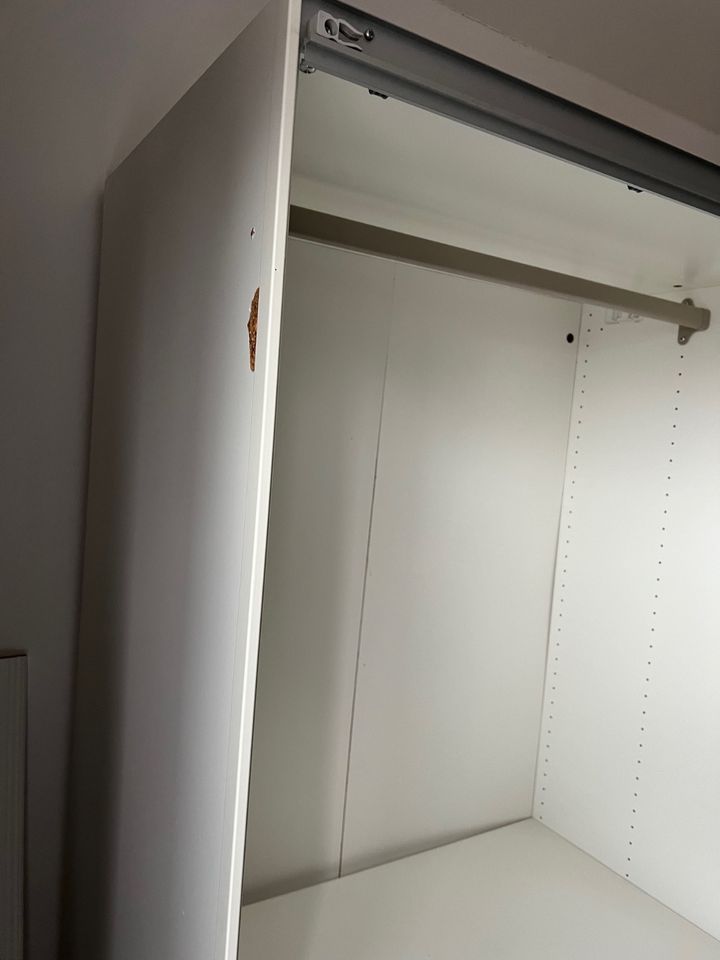 PAX / HASVIK Kleiderschrank, IKEA, weiß/weiß, 200x66x201 cm in Bruchhausen-Vilsen