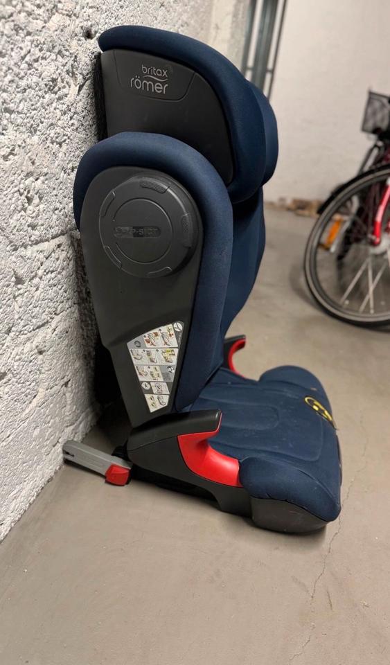 Britax Römer Kidfix 2 XP Sict Kindersitz Auto Blau in Neu-Isenburg