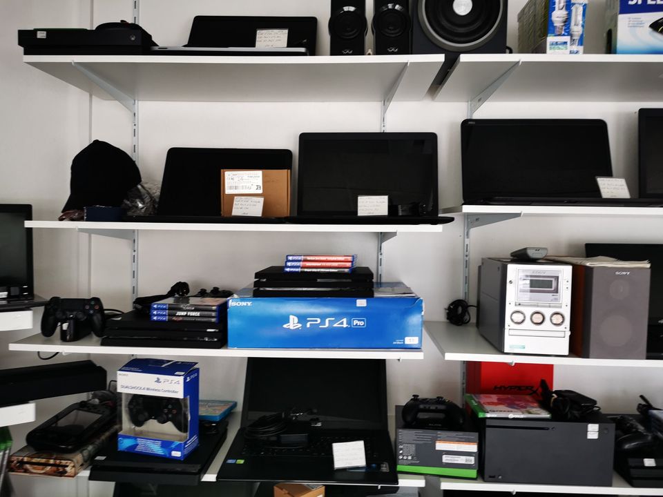 XBox und PS4 Konsolen zum Verkauf vom Händler in Siegen