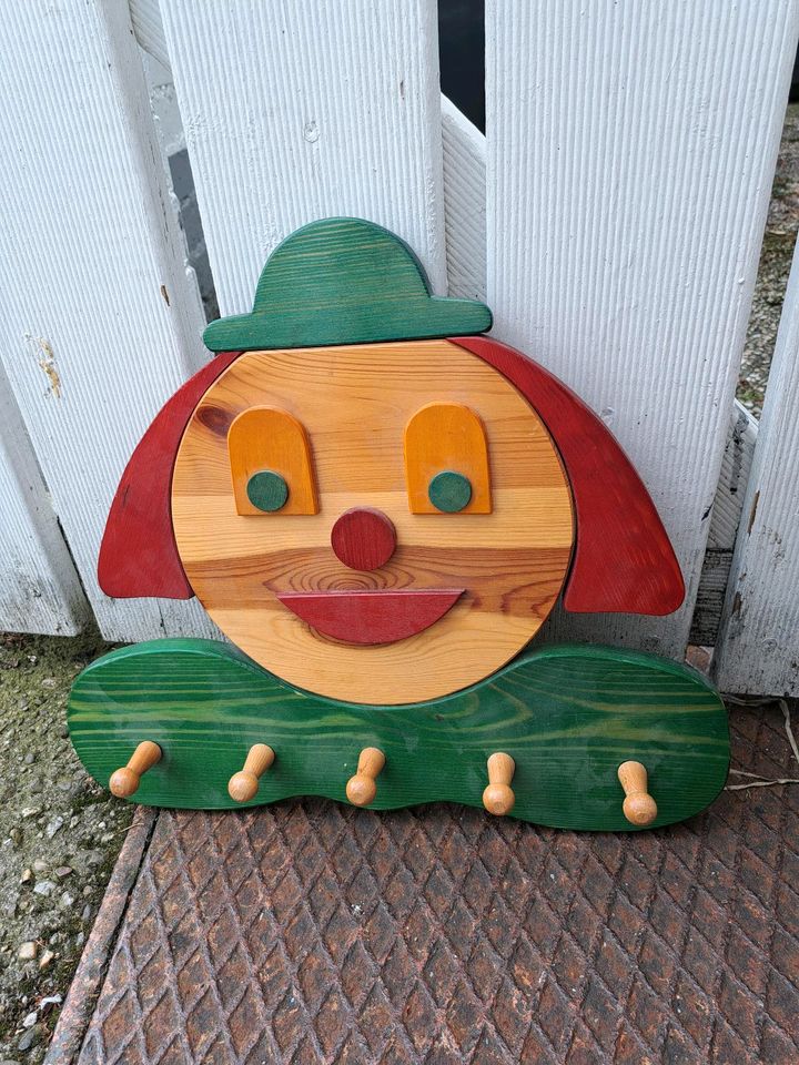 Garderobe Echtholz Clown Holz Kinder in Solingen