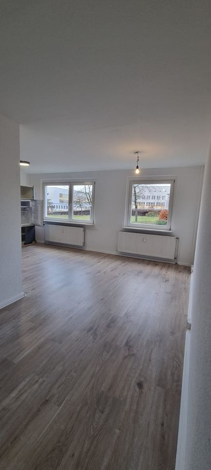 Günstige barrierefreie Erdgeschosswohnung mit Einbauküchen und Balkon!!!!! in Staßfurt