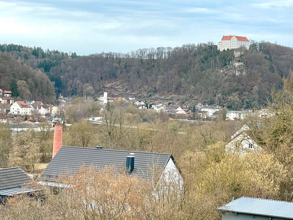 Attraktives Zweifamilienhaus auf der „Sonnenseite“ von Riedenburg in Riedenburg