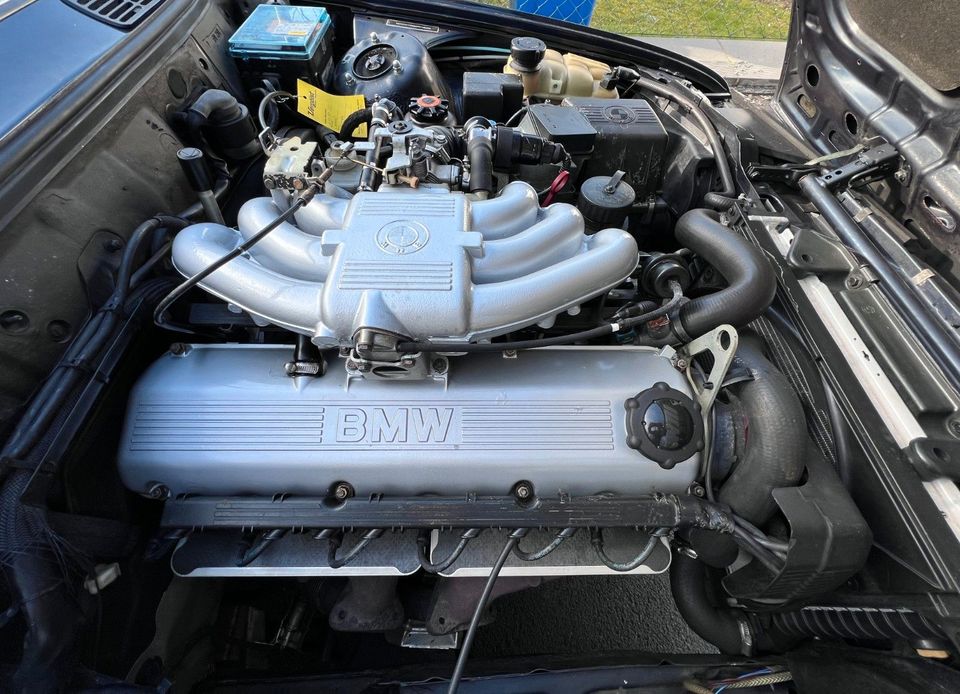 BMW E30 320i Cabrio Automatik Leder elektr. Verdeck in Wetzlar