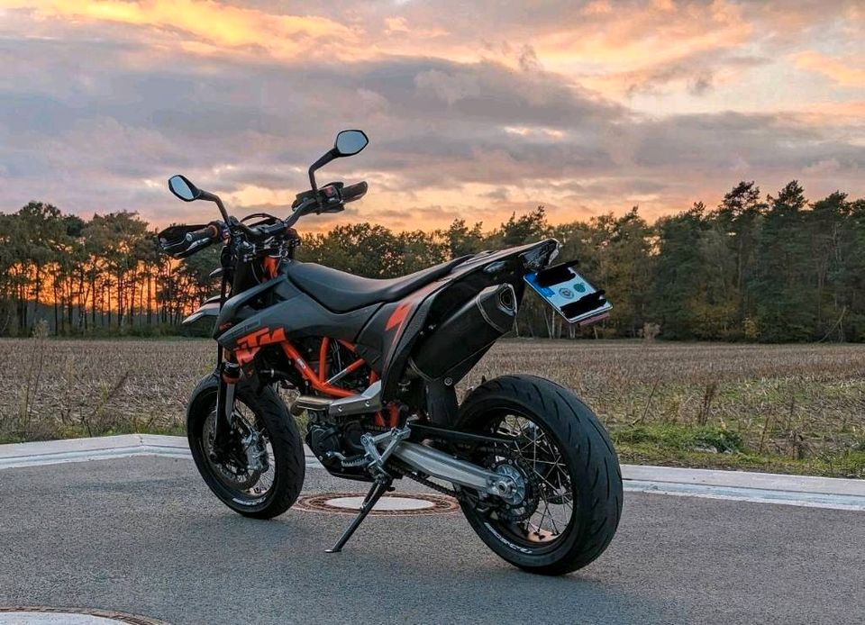 1. Hand KTM 690 SMC-R Supermoto offen in Steinfeld