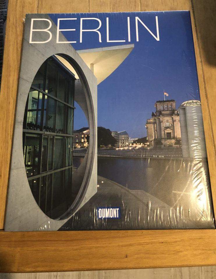 Buch über Berlin von Dumont in Berlin