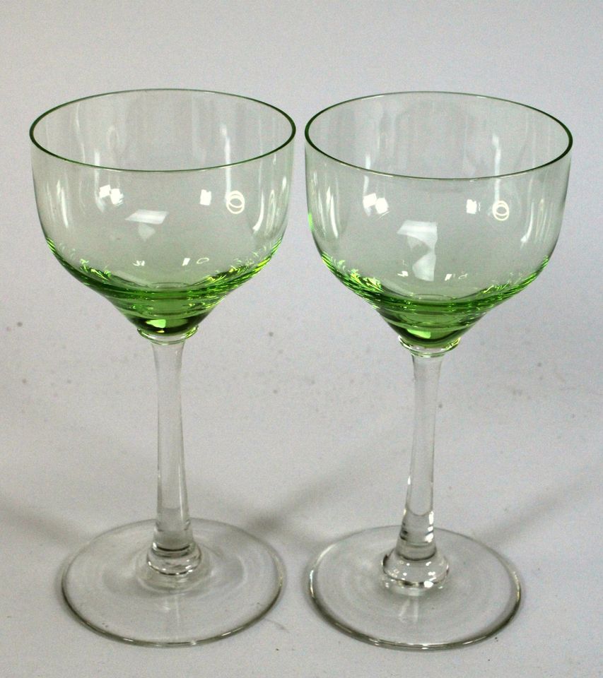 2 Weingläser grün Trinkglas Weinglas Römer Vintage sehr alt Glas in Kammerforst