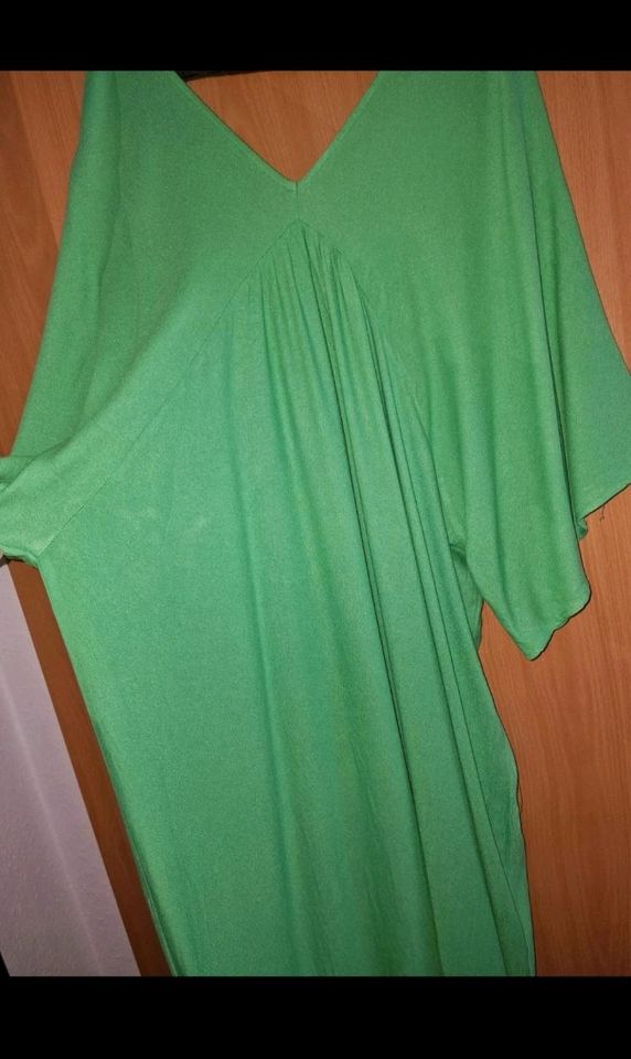 Kleid Maxikleid onesize Kaftan Schlupfkleid grün Flügelärmel NEU in Neuenstadt