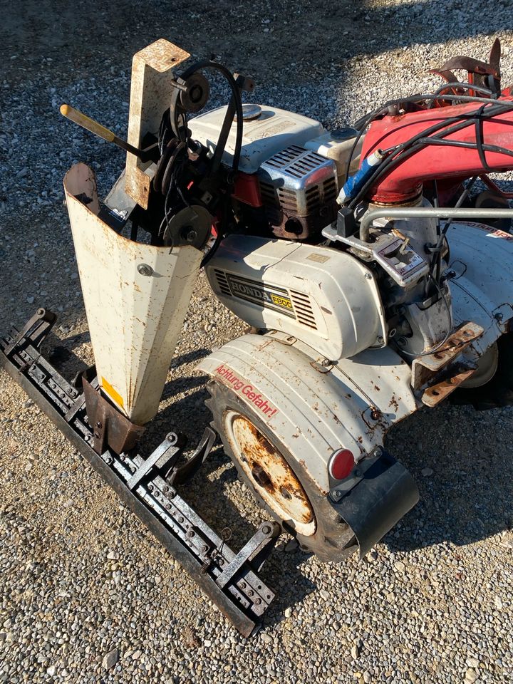 Honda F800 Traktor Anhänger Garten fräse in Aiglsbach