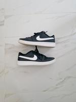 Nike Sneaker Schuhe Gr. 40 Neupreis 70€ Thüringen - Zeulenroda Vorschau