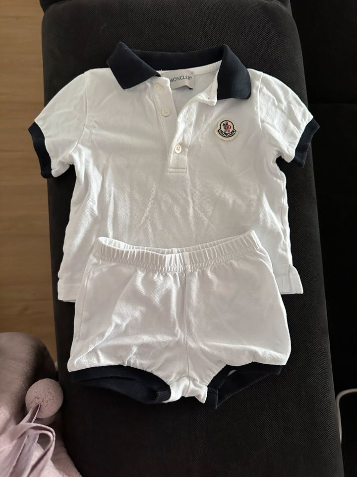 Babykleidung (Moncler dsquared burberry gucci) in Hördt