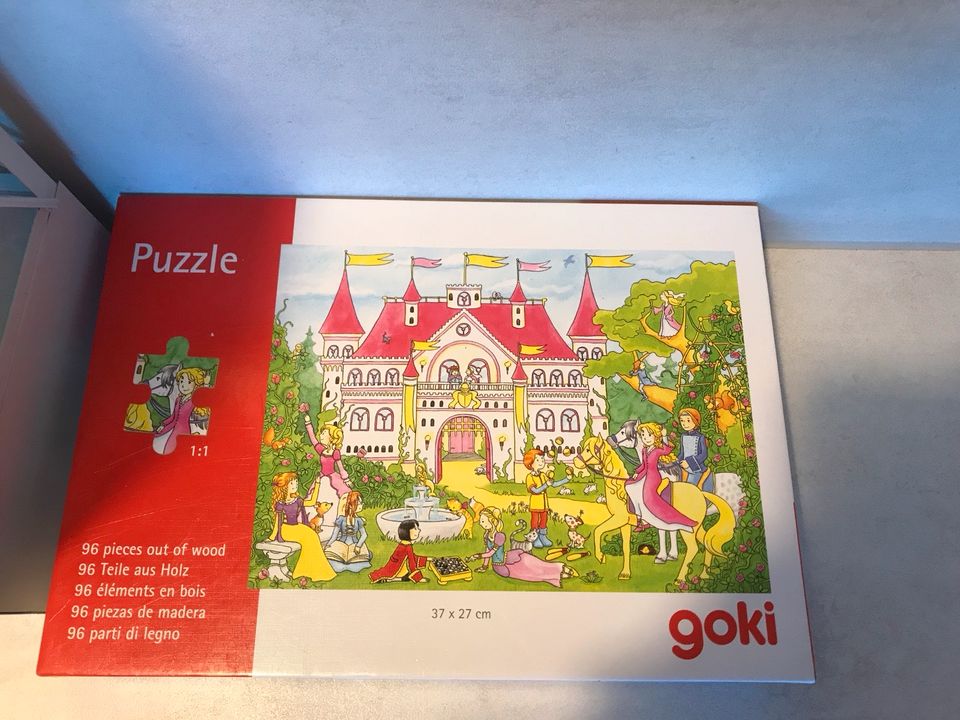 Goki Puzzle, Holzpuzzle 96 teilig Schloss in Böklund