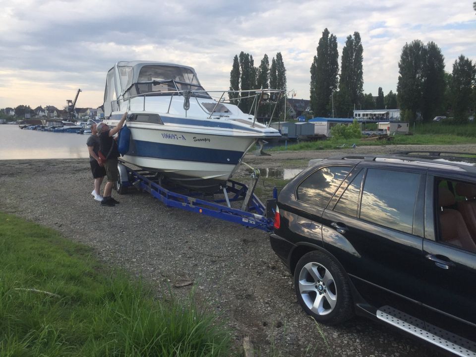 Motorboot / Kajütboot Regal +Trailer Seit dem 18.05. im Hafen Lev in Köln