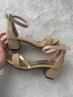 Goldene Pumps Bayern - Kissing Vorschau
