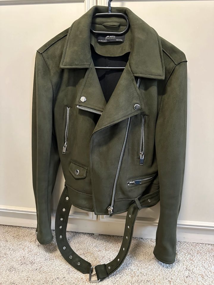 Khaki/Olive crop Zara Wildlederjacke Gr. M/38 in Reinheim