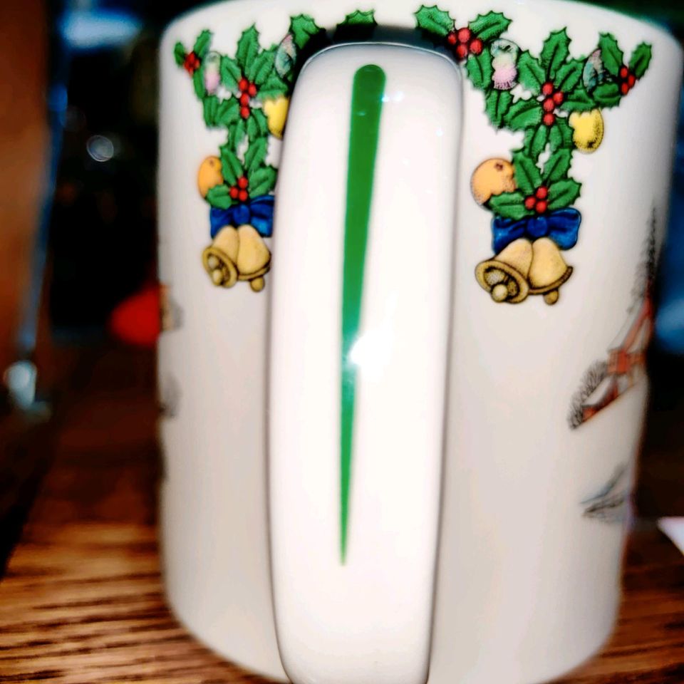 Weihnachts Kaffeetasse Mug Santas Around the World Spode Sammler in Groß-Gerau