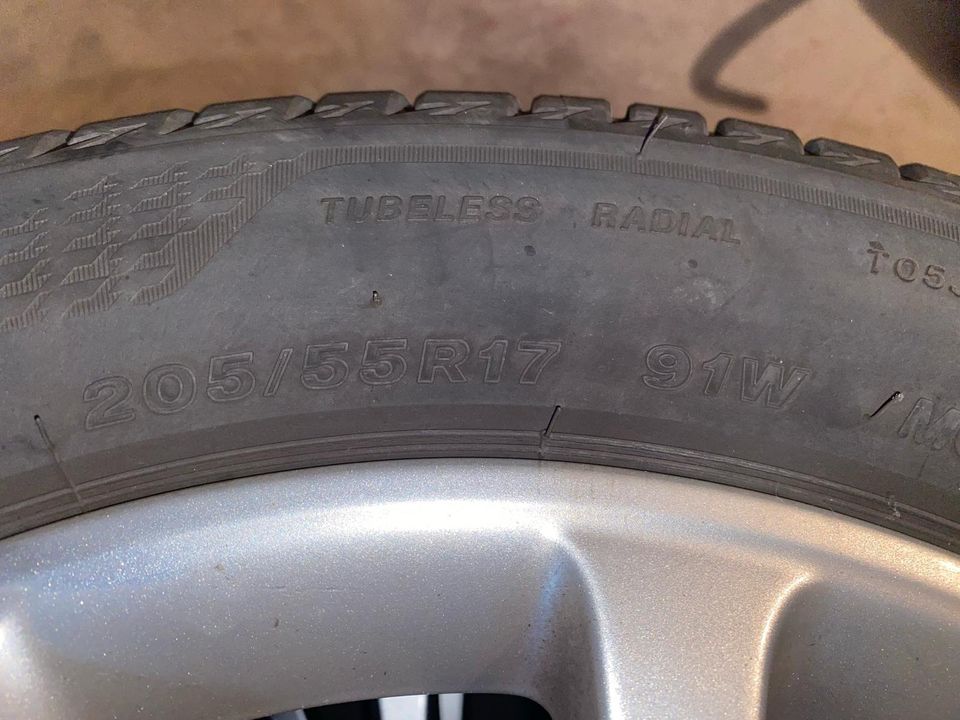 Bridgestone Turanza 205/55R17 Sommerreifen auf Alufelgen in Brake (Unterweser)