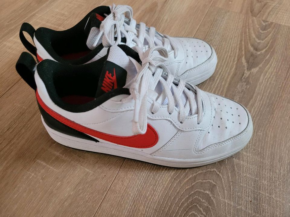 Nike Schuhe Gr. 35,5 ( 22,5 cm ), TOP ! in Zwoenitz