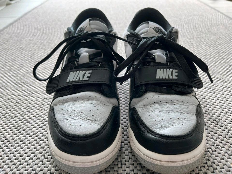 Nike Air Jordan legacy 312, Größe 38,5, Grau-Schwarz-Weiß in Grünstadt