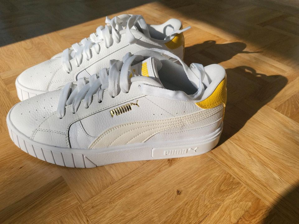 Puma Sneaker 40,5 weiß gelb wie neu in Rastede