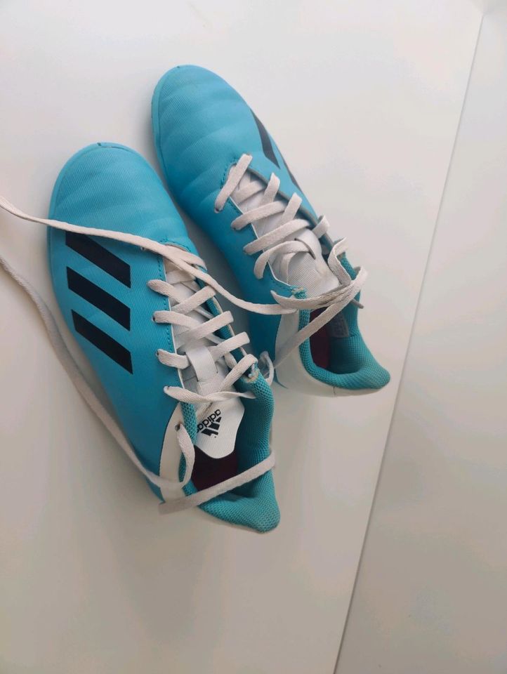 Adidas Hallenschuhe Fußball gr 34 in Münsing