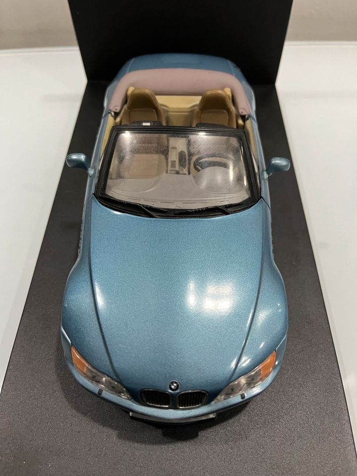 UT Models 1:18 BMW Z3 Roadster James Bond Goldeneye mit OVP in Erftstadt
