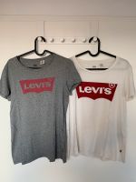 Zwei Levi‘s Levis T-Shirts Damen, grau weiß Gr. XS/S Leipzig - Eutritzsch Vorschau