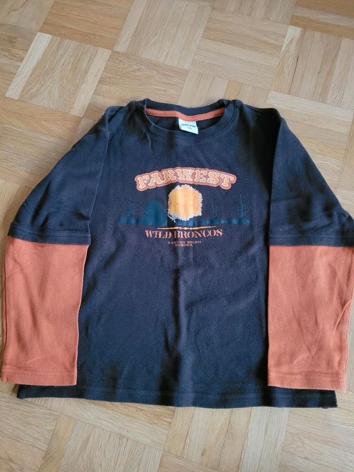 Zu verschenken: T-Shirt & Pullover in Größe 128 in Eggenstein-Leopoldshafen