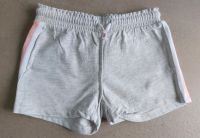 Kurze Hose/Short, hellgrau, v. H&M, Gr. 116-128; wie Neu*** Nordrhein-Westfalen - Hilden Vorschau