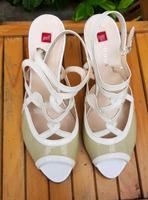 Högl damen  Sandaletten gr.40 beige-weiß neu,Lackleder West - Unterliederbach Vorschau