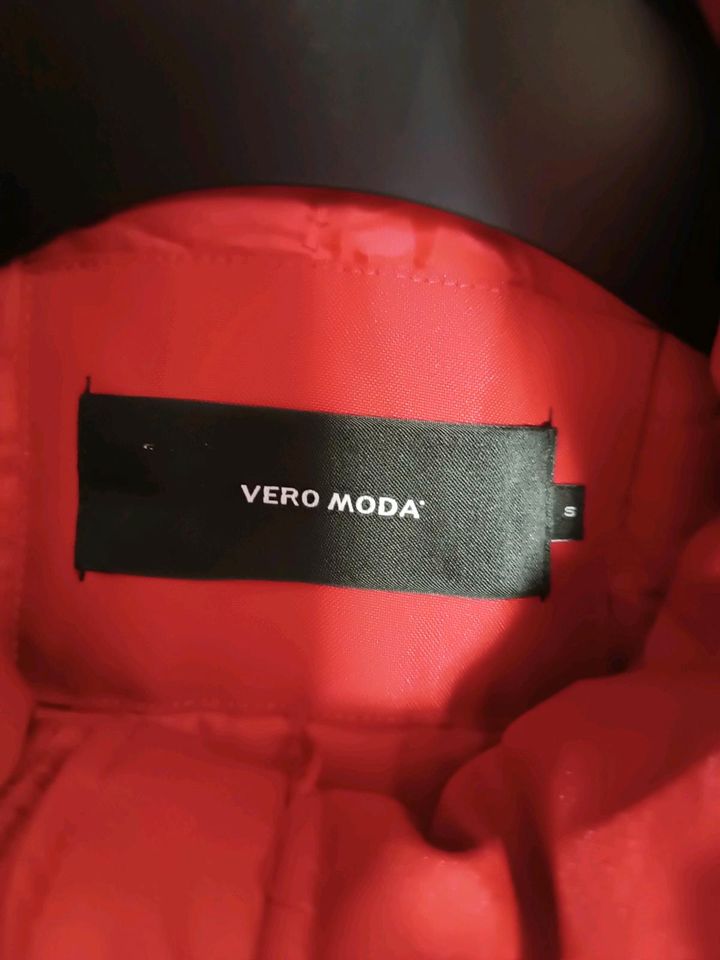 Vero Moda Parka Mantel Größe S rot in Wachtberg