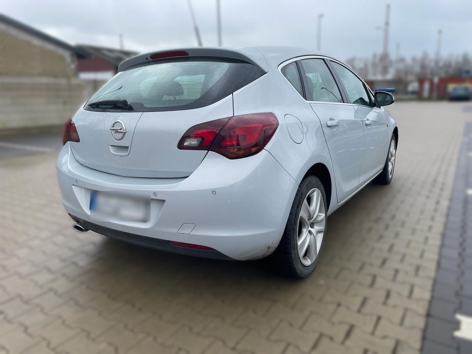 Opel Astra 1.4 140ps super gepflegt in Lünen