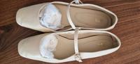 Leder-Ballerina in Creme, Gr. 38, Zara Bayern - Oberottmarshausen Vorschau