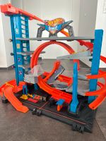 Hot Wheels Ulitimate Hai Parkgarage + 10 Autos Bayern - Marktredwitz Vorschau