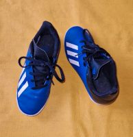 Blaue sportliche Adidas Fußballschuhe/ Hallenschuhe in Größe 35 München - Berg-am-Laim Vorschau