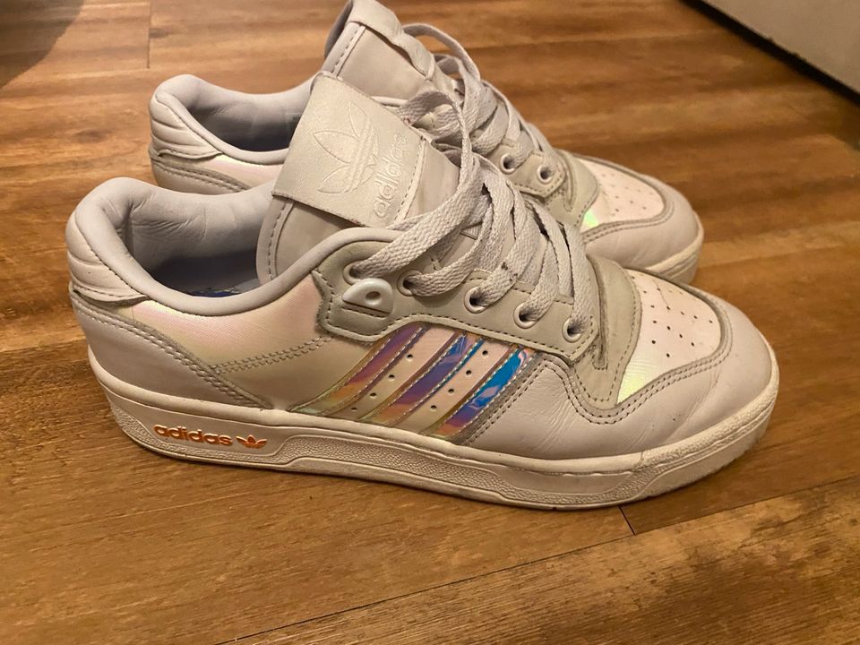 Adidas sneaker irisierend weiß holografisch in Lübeck - Travemünde | eBay  Kleinanzeigen ist jetzt Kleinanzeigen