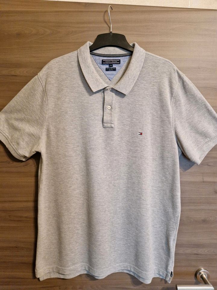 Poloshirt Hilfiger in Büren