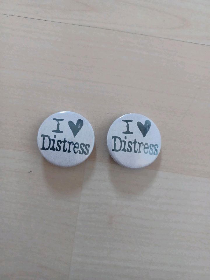 2x Button Distress in Lich