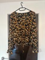 Primark Bluse Gr.44 Blümchen schwarz gelb Nordrhein-Westfalen - Geldern Vorschau